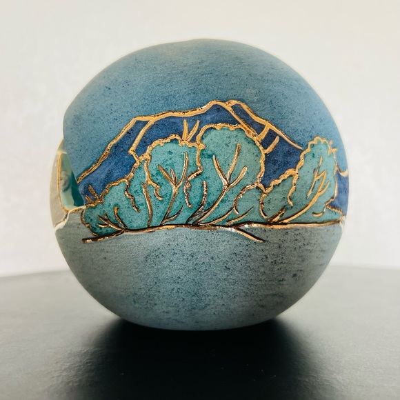 Vera Russell Southwestern Pottery with 22k Gold Inlay Trim Accents 1987: Signed - Picture 3 of 10